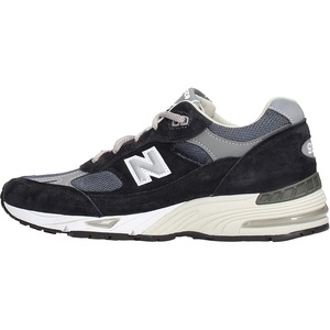 UK-Made New Balance WMNS 991 in Navy